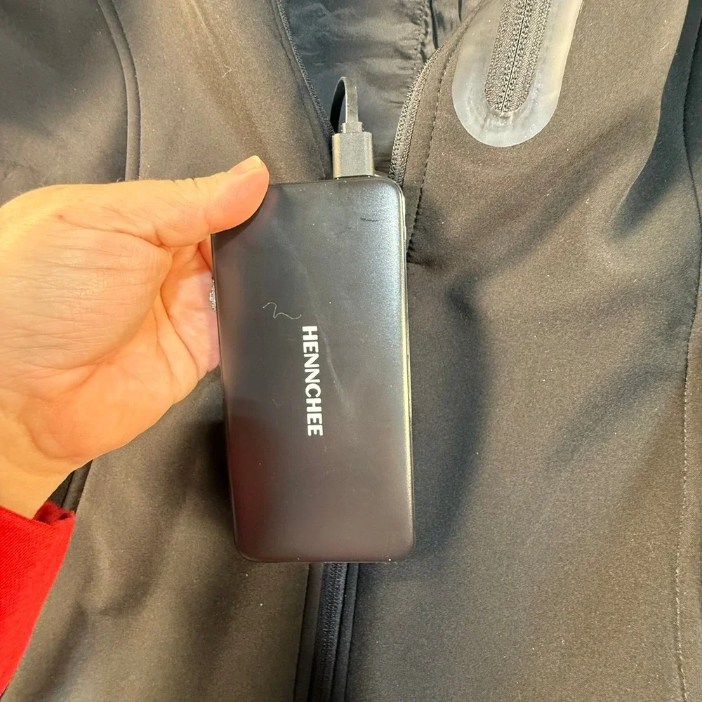 Dr. Qiiwi Mens Heated Softshell Jacket‎ Black Detachable Hood Power Bank Size L